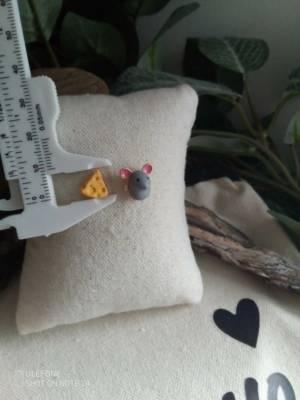 Asymmetrische muis kaas oorbellen – photo 2